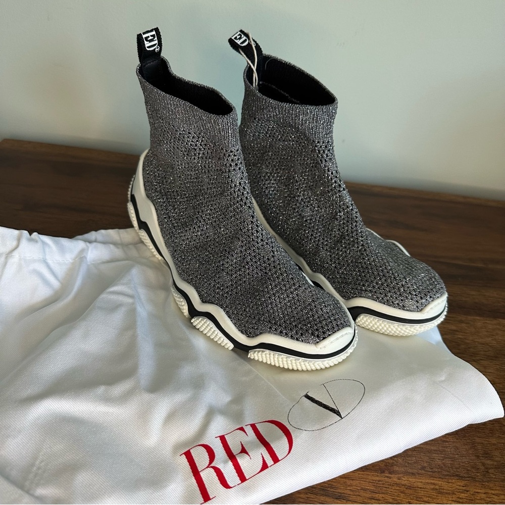 Red(V) women’s Gray Knit High-Top Sneakers size 6. FREE GIFT WITH THIS PURCHASE. - Picture 4 of 10